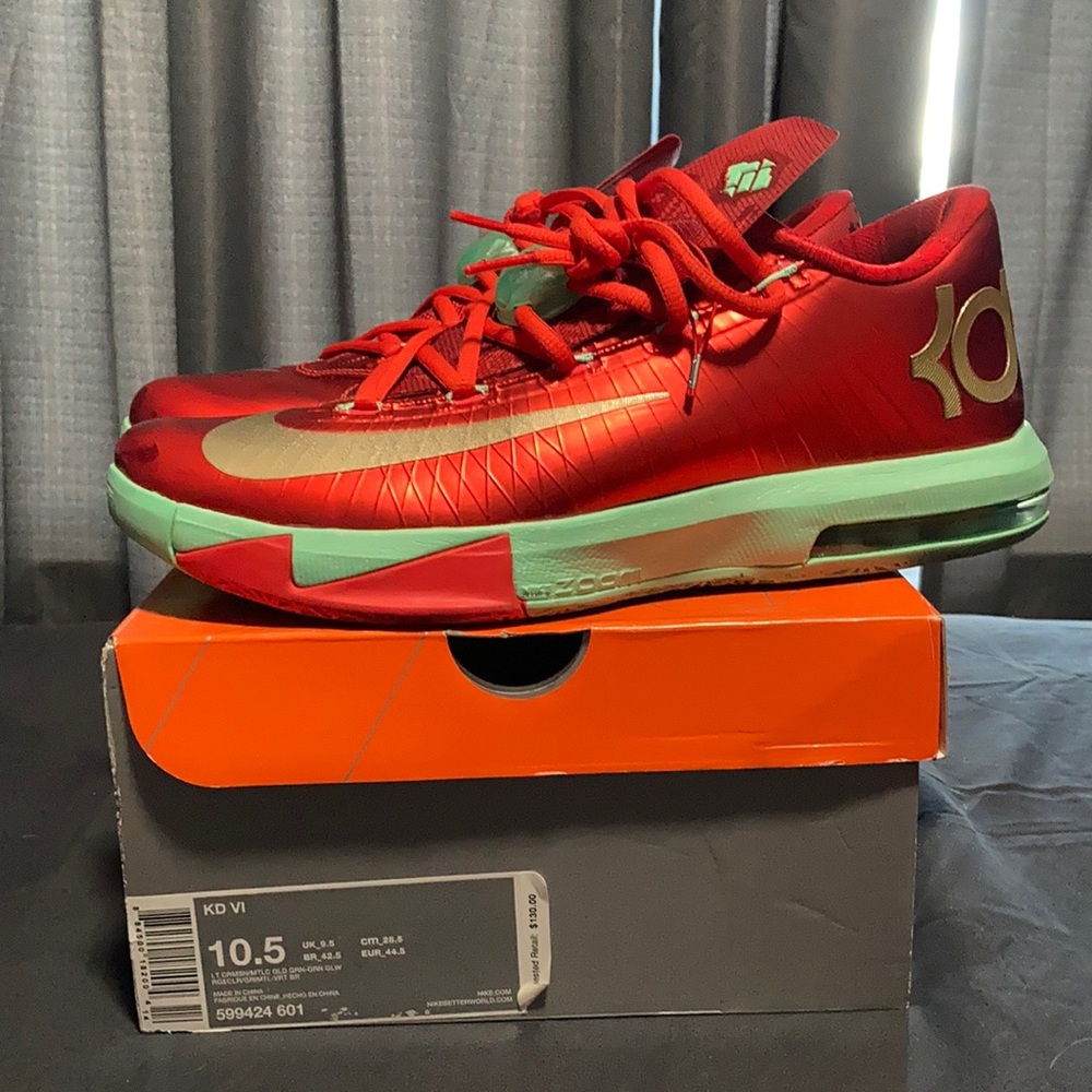 KD VI / KD 6 “Christmas” basketball shoe size 10.5